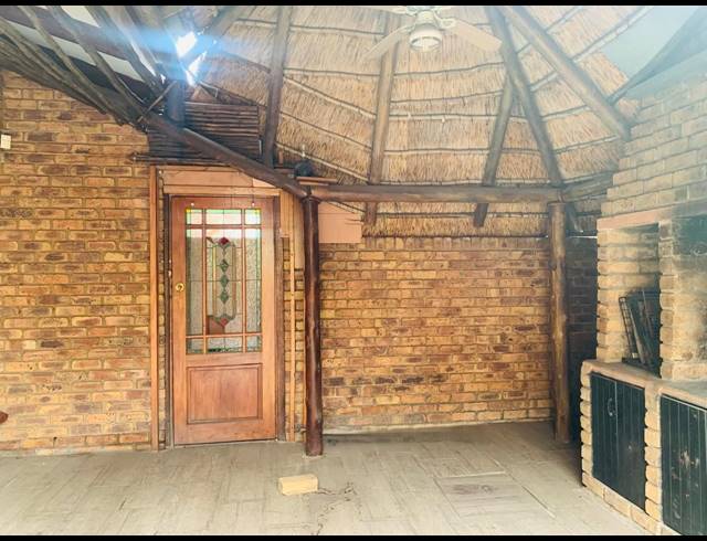 3 BEDROOM TOWNHOUSE FOR SALE IN VANDERBIJLPARK CW 3